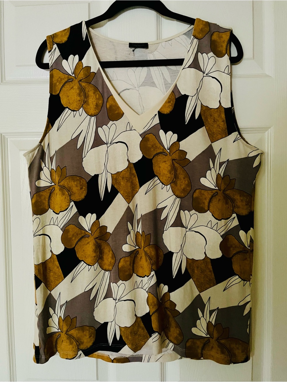 Ann Taylor Sleeveless Blouse Gold Floral Geometric Print V Neck